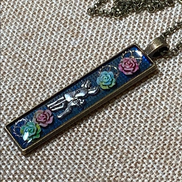 Twinsdesign Jewelry - Handmade Resin Pendent Necklace 24” Gears Deer